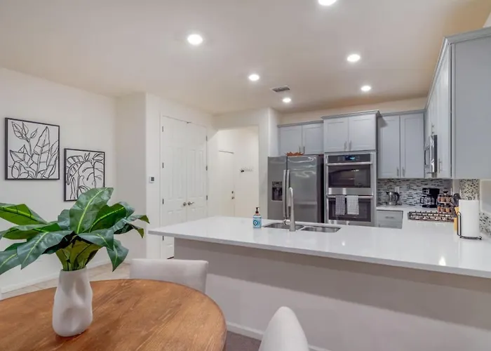 Duplex-style House, Split, 3 Bedroom 3 Ba, Office * Oro Valley