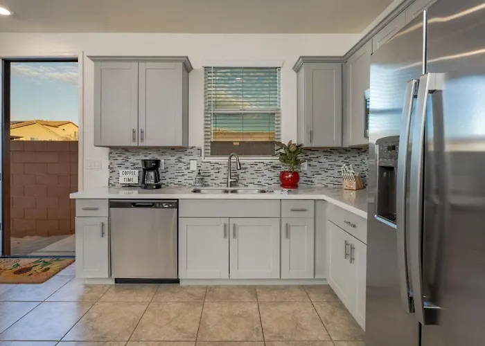 Duplex-style House, Split, 3 Bedroom 3 Ba, Office * Oro Valley
