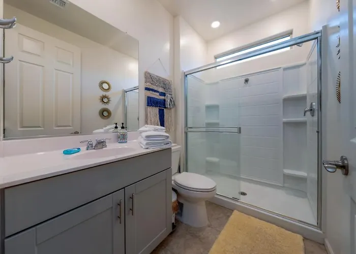 Duplex-style House, Split, 3 Bedroom 3 Ba, Office Dom wakacyjny