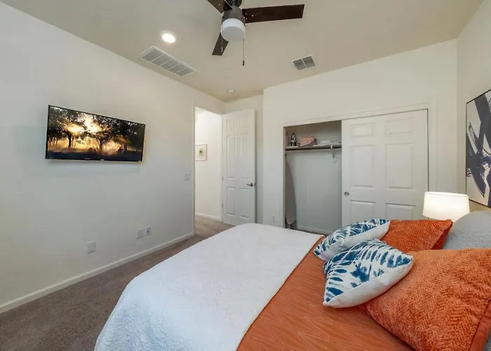 Duplex-style House, Split, 3 Bedroom 3 Ba, Office Oro Valley
