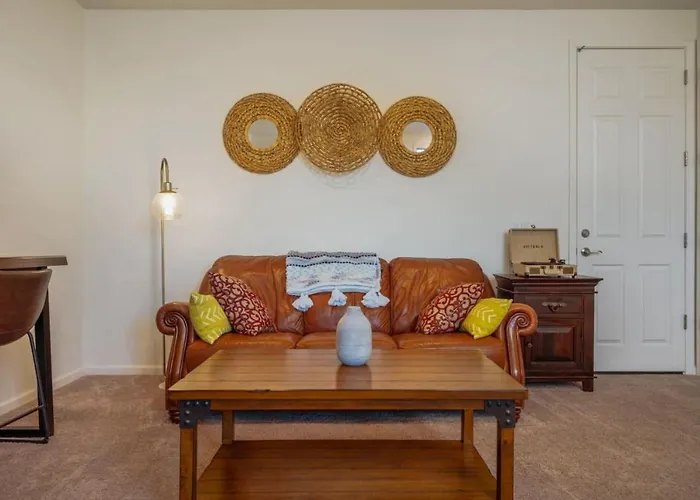 Duplex-style House, Split, 3 Bedroom 3 Ba, Office *